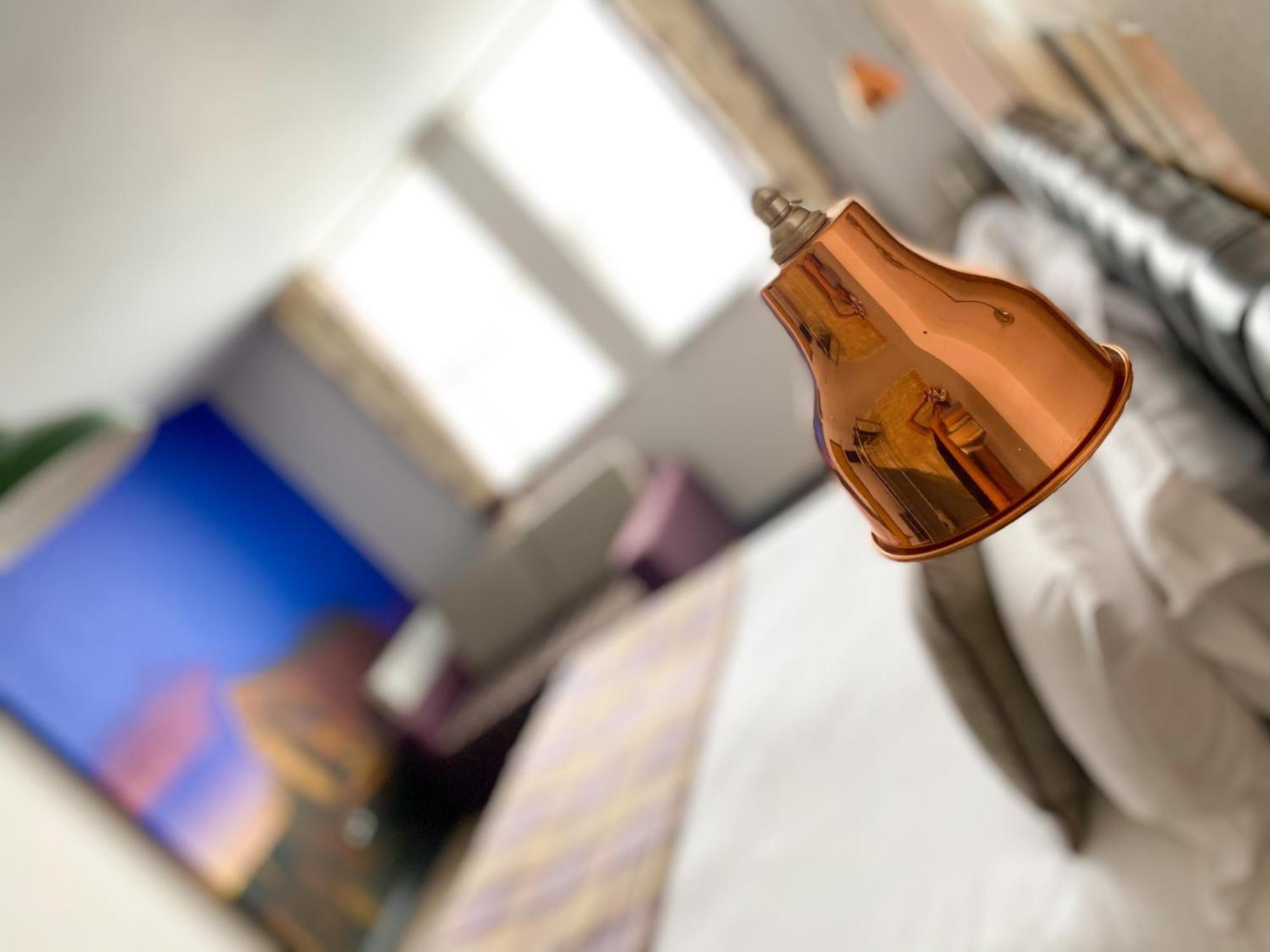 Helen Browning'S Royal Oak Hotel Swindon Room photo