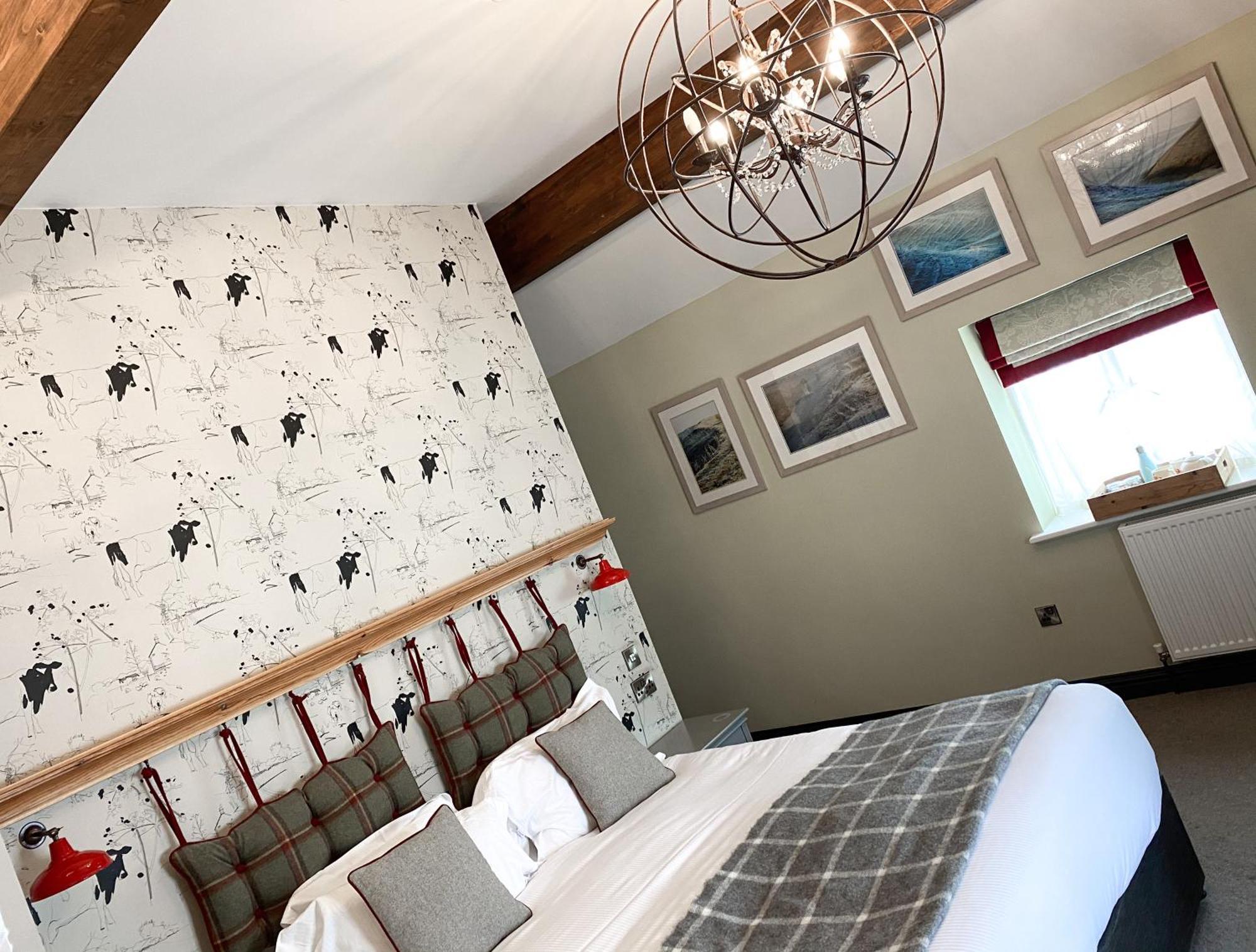 Helen Browning'S Royal Oak Hotel Swindon Room photo