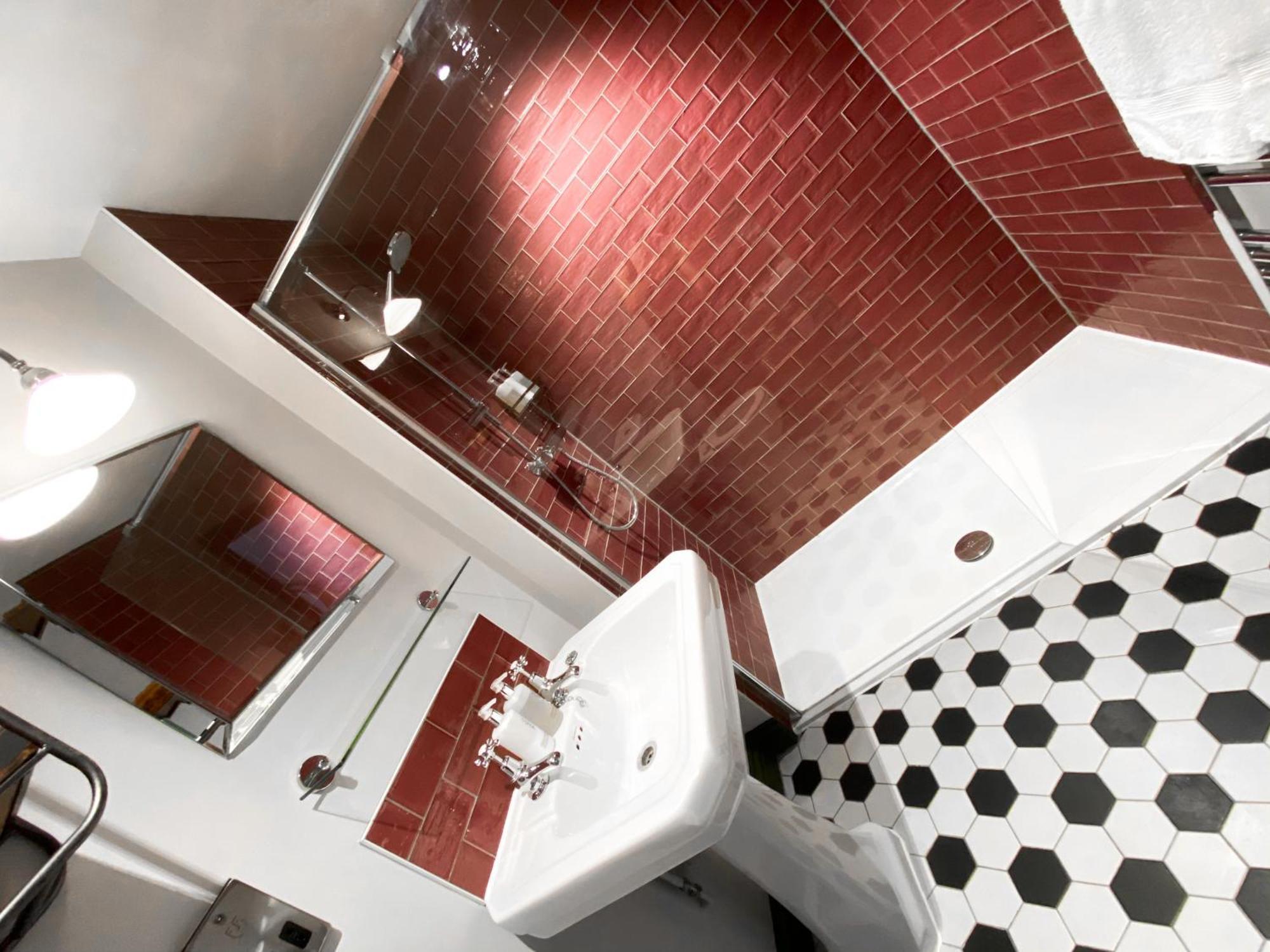Helen Browning'S Royal Oak Hotel Swindon Room photo
