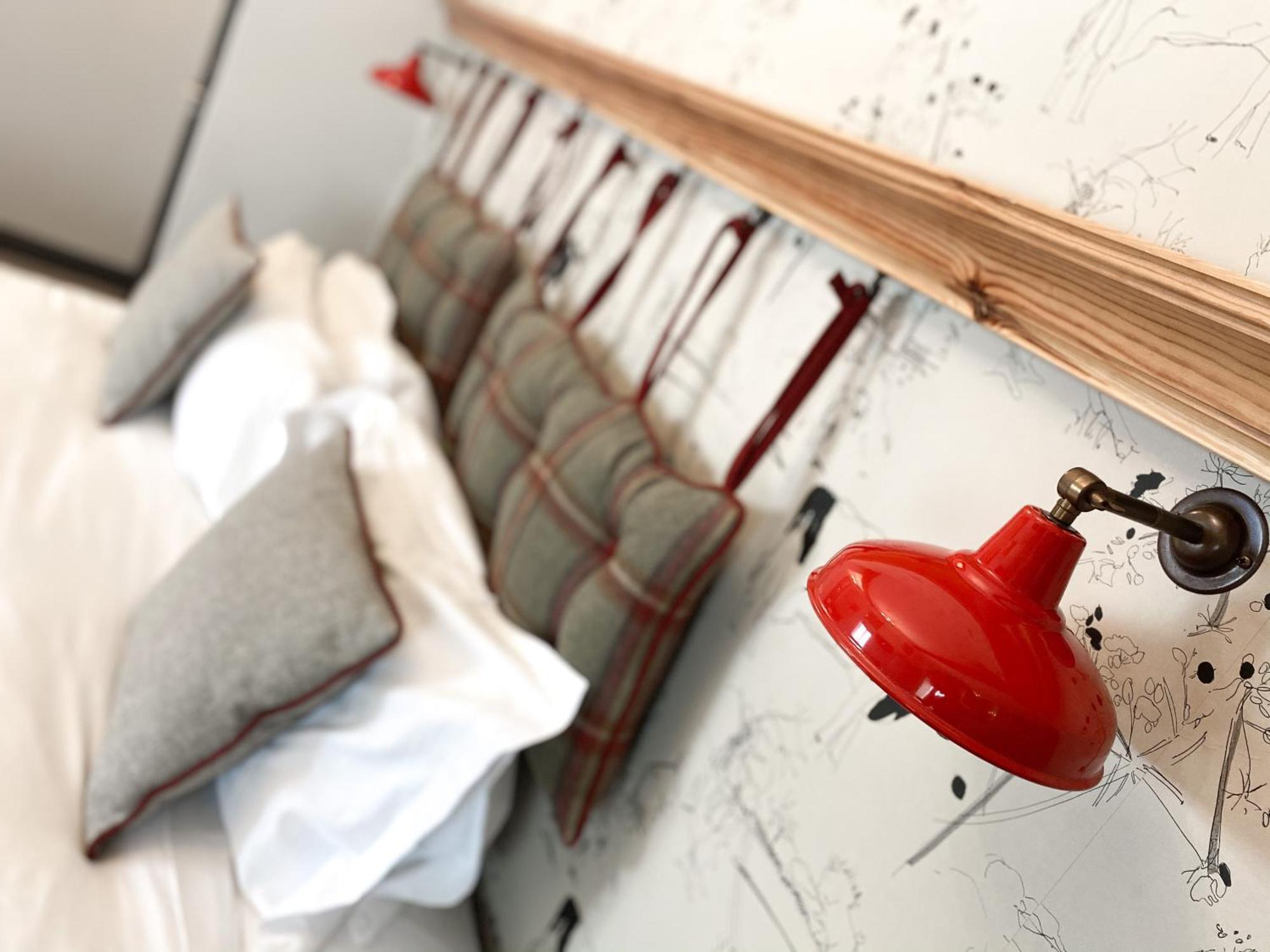 Helen Browning'S Royal Oak Hotel Swindon Room photo